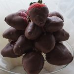 piramida z truskawek w czekoladzie