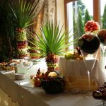 Owocowy stół i carving na wesele