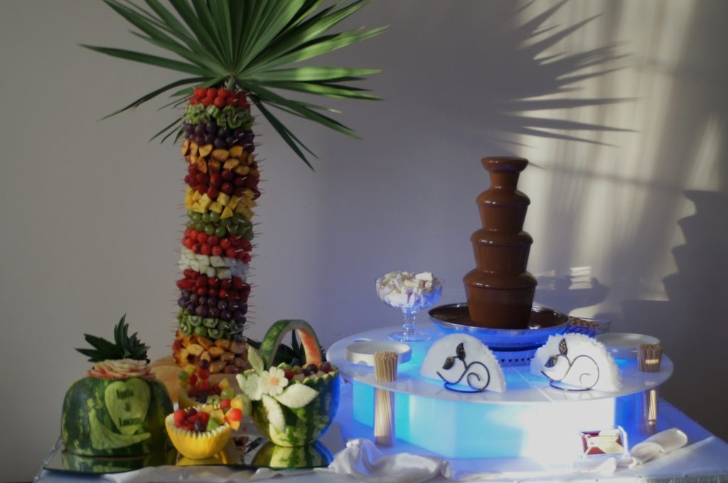Fontanna czekoladowa, palma owocowa, bufet owocowy i carving