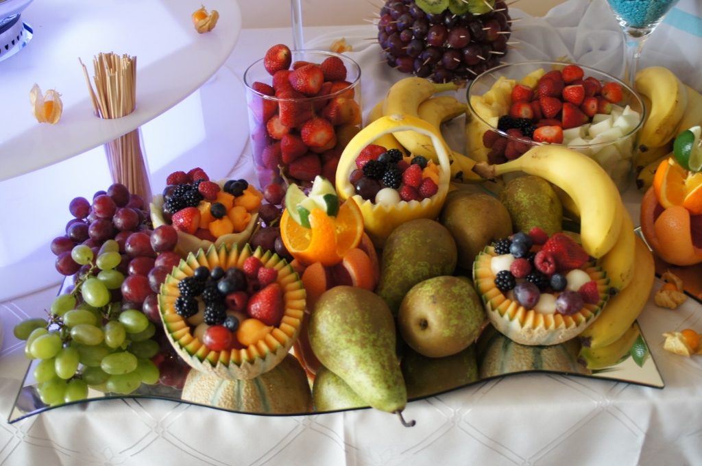 Dekoracje owocowe - owocowy stół