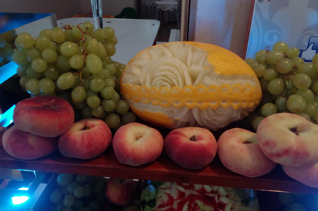 Stół owocowy, carving Karczma Biesiadna Turek