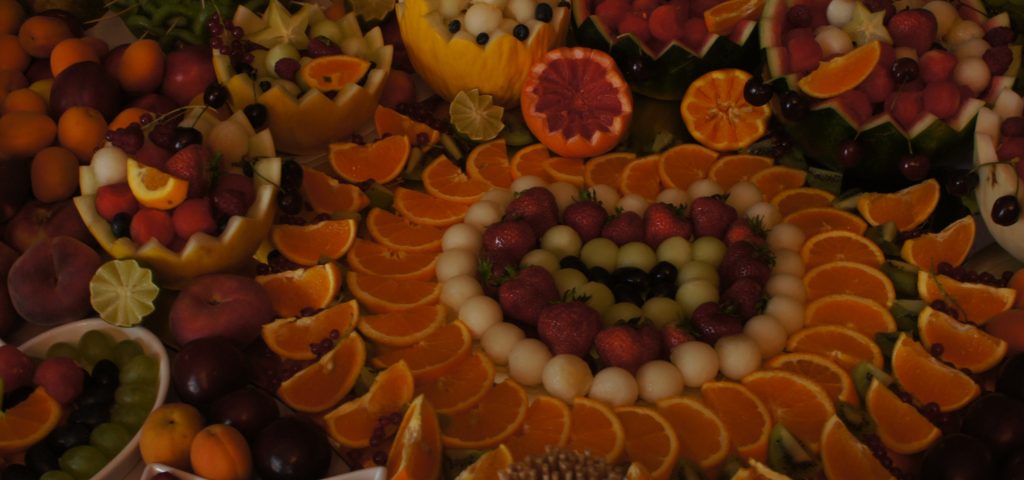 stół owocowy Pałac Tarce