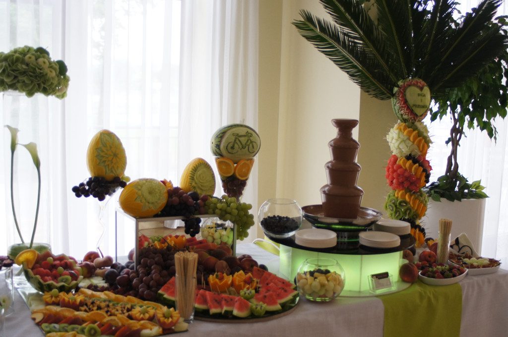 bufet owocowy, palma owocowa, fontanna czekoladowa, carving Koło, Konin, Turek