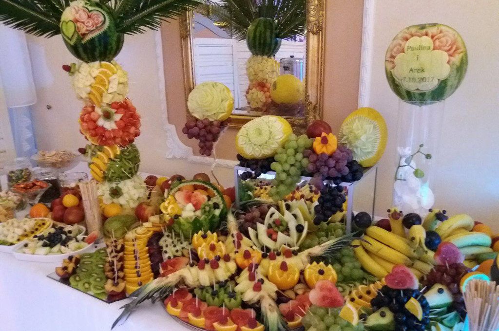 dekoracje owocowe, stół owocowy Zajazd Staropolski Turek