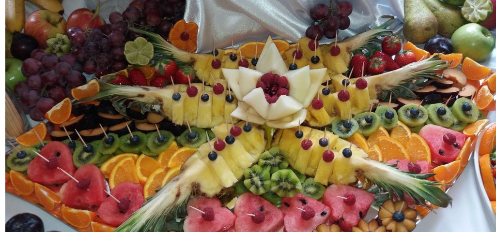 Bufet owocowy, fontanna czekoladowa, carving, dekoracje owocowe, stół z owocami Koło, Turek, Konin, Warszawa, Łódź, Poznań
