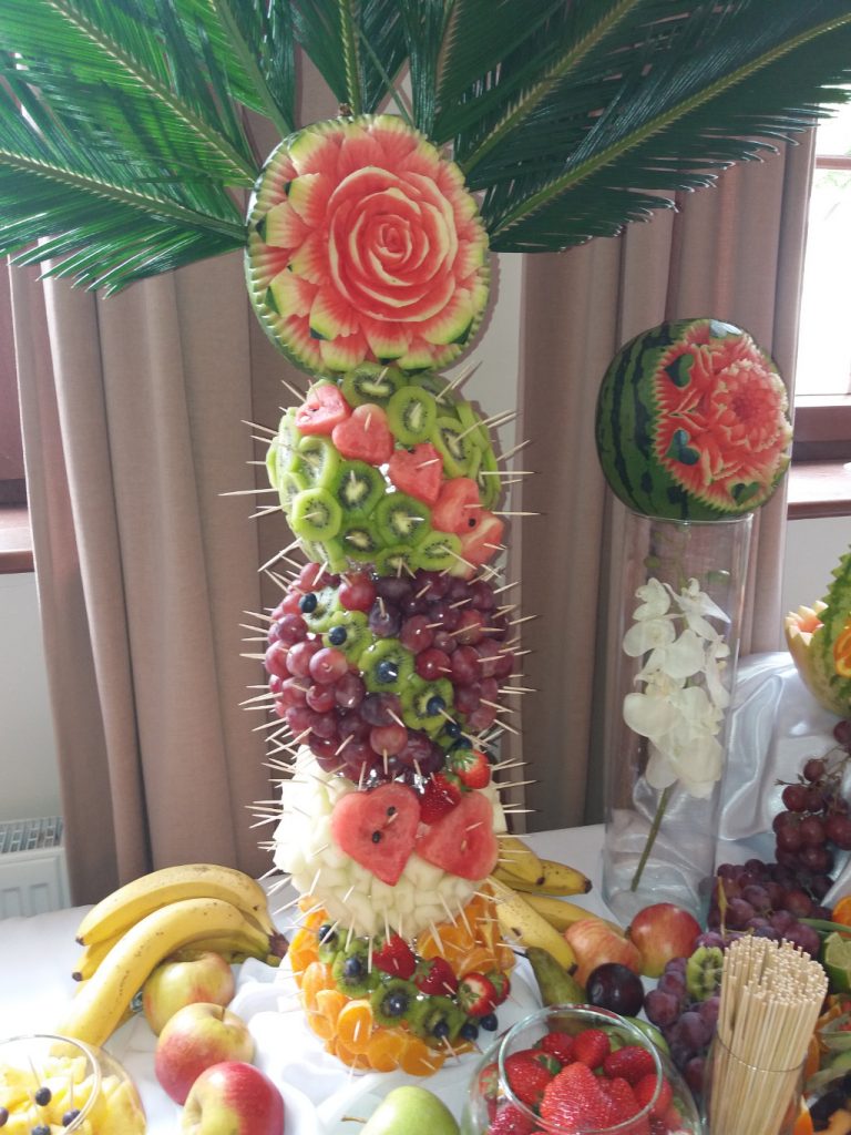 palma owocowa, rzeźbiony arbuz, dekoracje owocowe, stół owocowy, Izbica Kujawska, Kłodawa, Koło, Turek