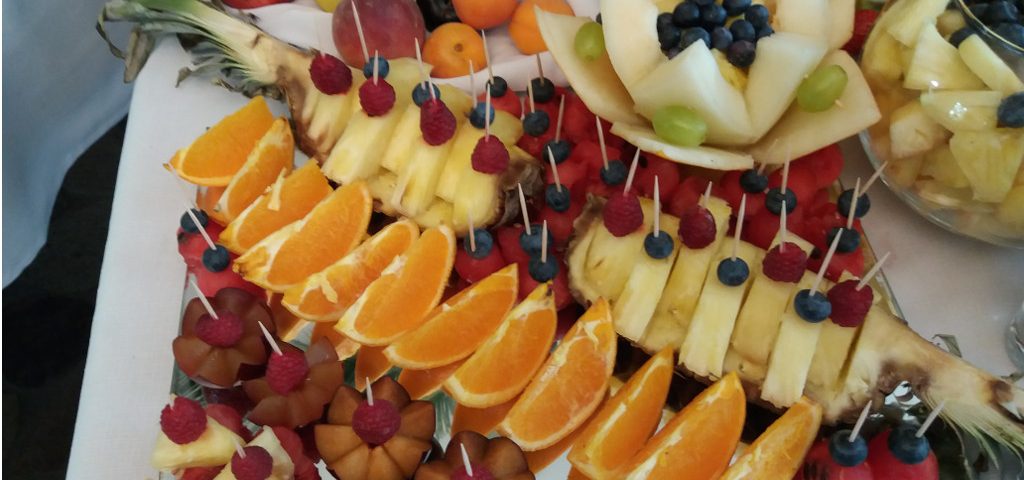 stół owocowy, carving, dekoracje owocowe Jaworowy Dom, Koło, Turek, Milicz