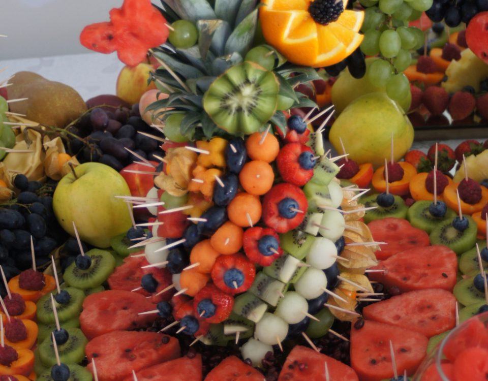 fruit bar, stół owocowy, dekoracje owocowe