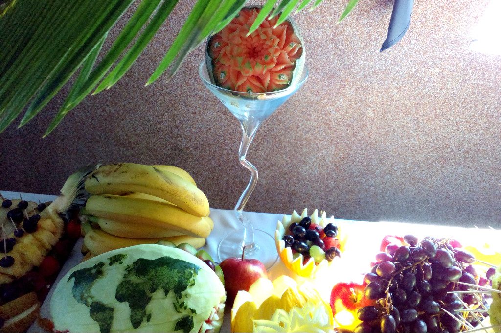 fruit carving, dekoracje owocowe, stół owocowy, fontanna czekoladowa