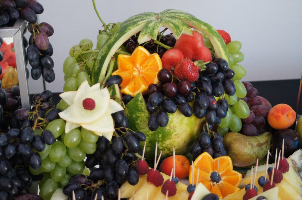 fruit carving, stół owocowy, stół z owocami, dekoracje owocowe, bufet owocowy Koło, Turek, Łódź, Poznań, Warszawa