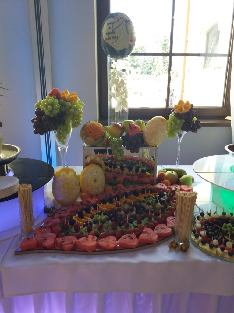 carving, fruit carving, fruit bar, dekoracje owocowe, stół owocowy Vivaldi Baruchowo