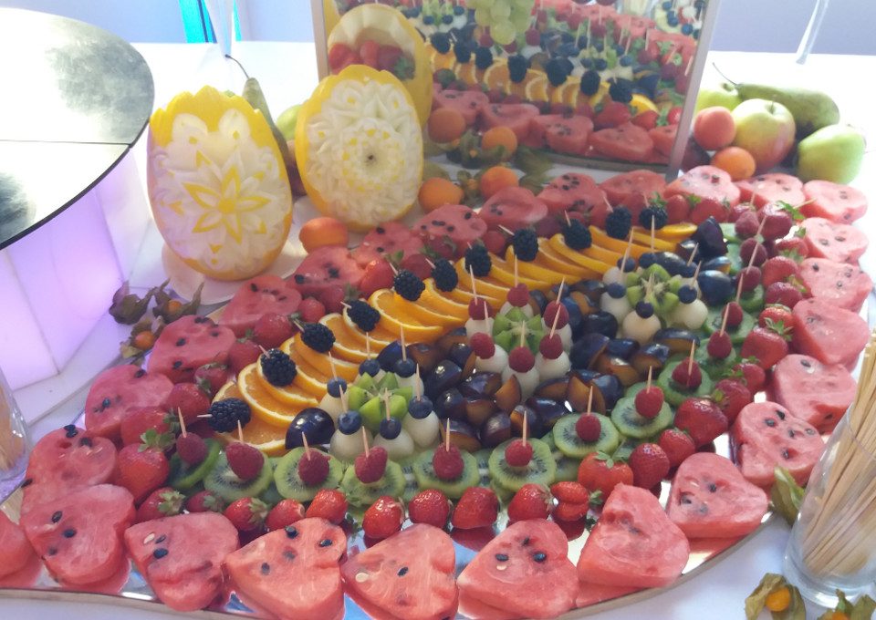 dekoracje owocowe, bufet owocowy, stół owocowy, carving