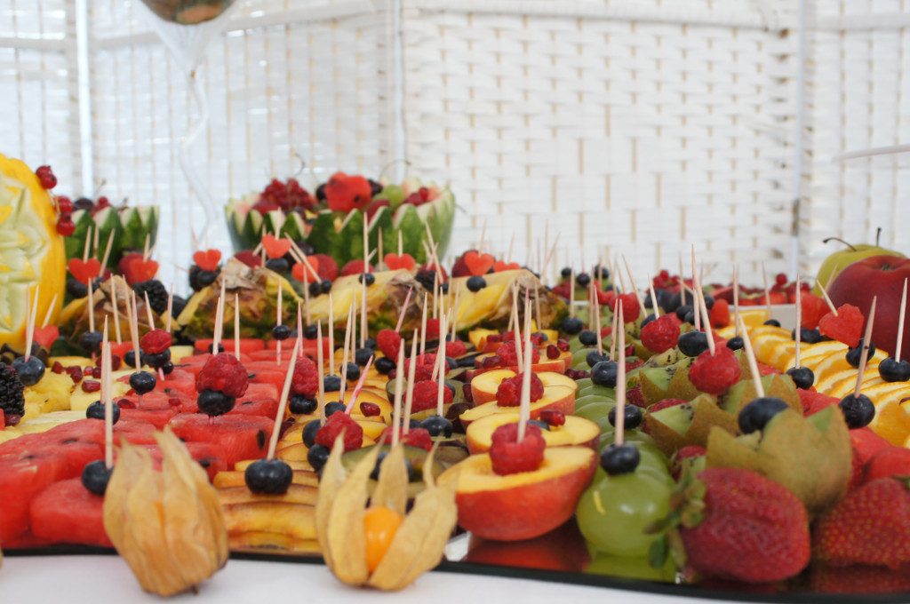 stół owocowy, dekoracje owocowe, fruit carving