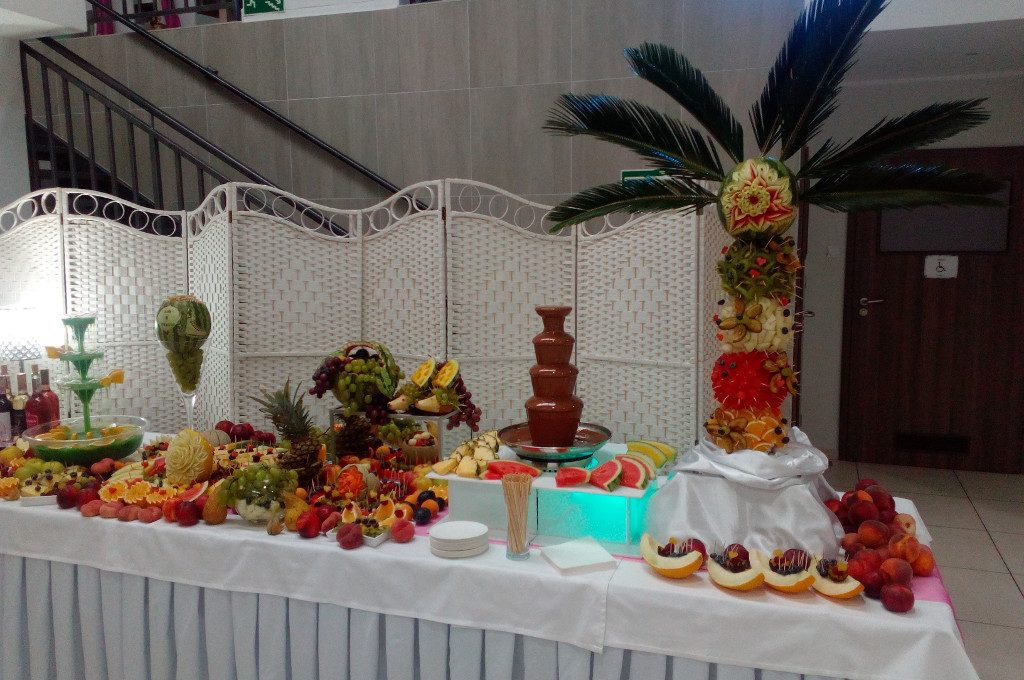stół owocowy, fruit bar, fruit carving, fontanna czekoladowa Turek, Koło, Konin, Łódź