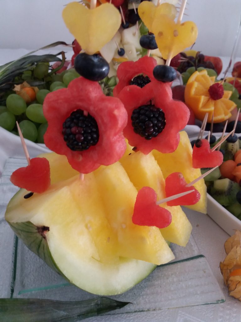 stół z owocami, bufet owocowy, dekoracje owocowe Hacjenda Malanów
