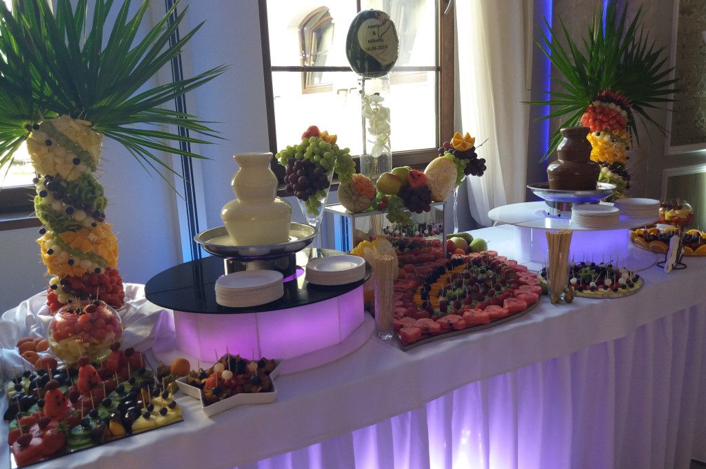 stół z owocami,fruit bar, stół owocowy, bufet owocowy Hotel Vivaldi Baruchowo