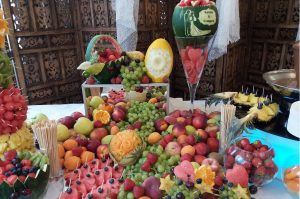 STÓŁ OWOCOWY Tawerna Brześć Kuj., dekoracje owocowe Tawerna Brześć kuj., fontanna czekoladowa Turek, stół z owocami, bufet owocowy