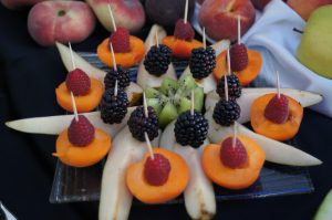 fontanna czekoladowa Ligrana Palace Koło, stół z owocami, stół owocowy Ligrana Palace Chojny, fruit carving, dekoracje owocowe , carving Warszawa