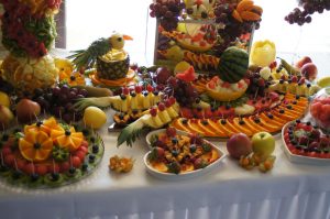 stół owocowy Klisza Wola Grzymkowa, fruit carving, stół z owocami, dekoracje owocowe , fontanna czekoladowa Klisza Wola Grzymkowa, carving Łódź