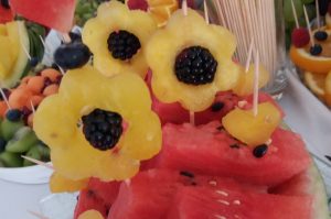 stół z owocami, bufet owocowy dekoracje owocowe Hacjenda Malanów, STÓŁ OWOCOWY Hacjenda Malanów