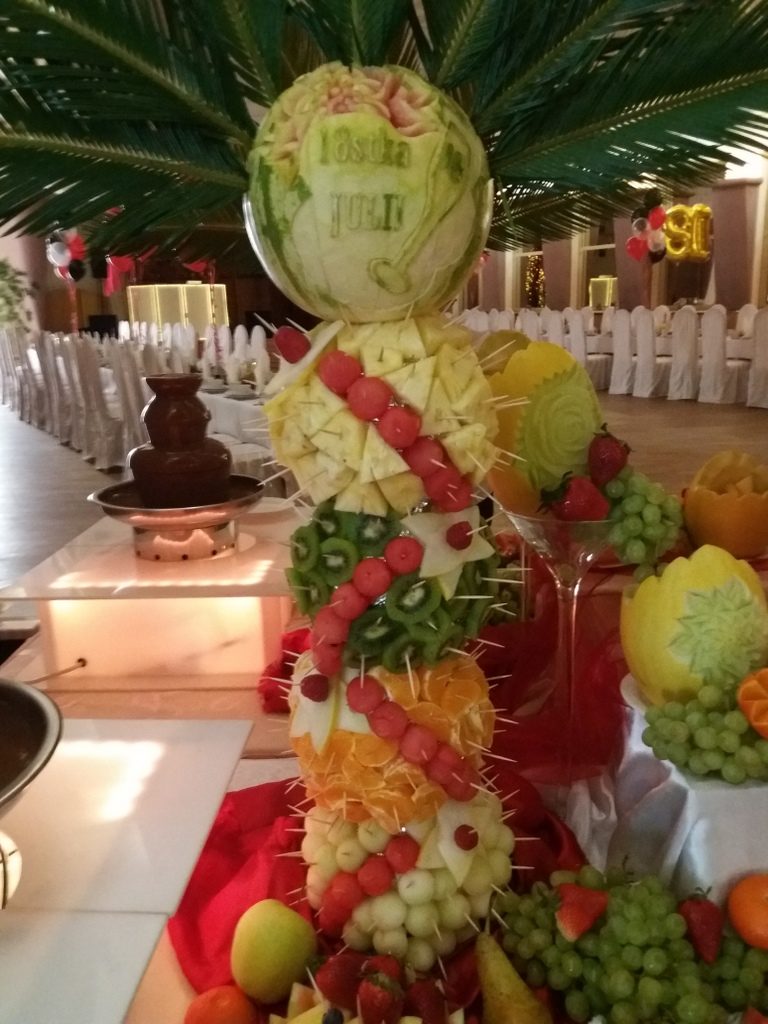palma owocowa Koło,stół z owocami Konin, fontanna czekoladowa Ślesin, dekoracje owocowe, atrakcje na 18stkę