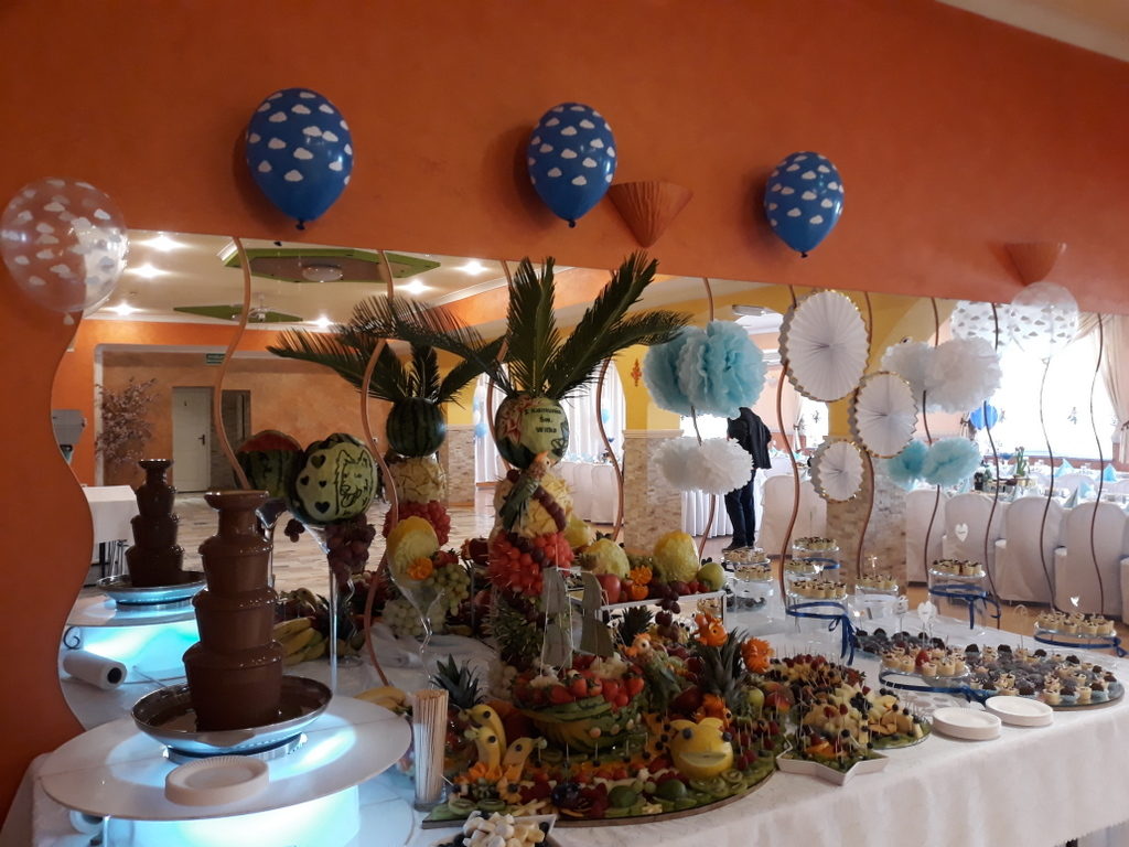 fontanna czekoladowa, stół owocowy, candy bar, dekoracje owocowe, dekoracje balonowe na I Komunię Koło, Turek, Izbica kuj