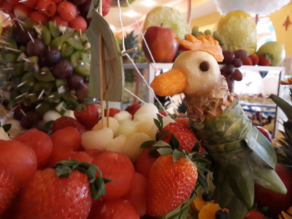 fruit bar, stół owocowy, candy bar, dekoracje owocowe, dekoracje balonowe na I Komunię Koło, Turek, Izbica kuj., Konin