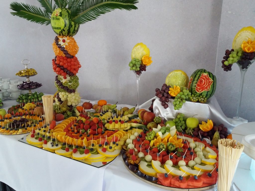 stół owocowy, fontanna czekoladowa, dekoracje owocowe, fruit carving Kleczew, Konin, Turek, Koło