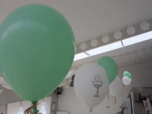 balony z helem na komunię , dekoracje balonowe na komunię Koło, Turek, Konin, Łódź, Poznań, Izbica kujawska