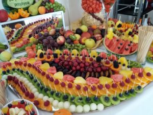stół z owocami, fruit carving, fruit bar, fontanna czekoladowa Biały Pałac Konstantynów Łódzki