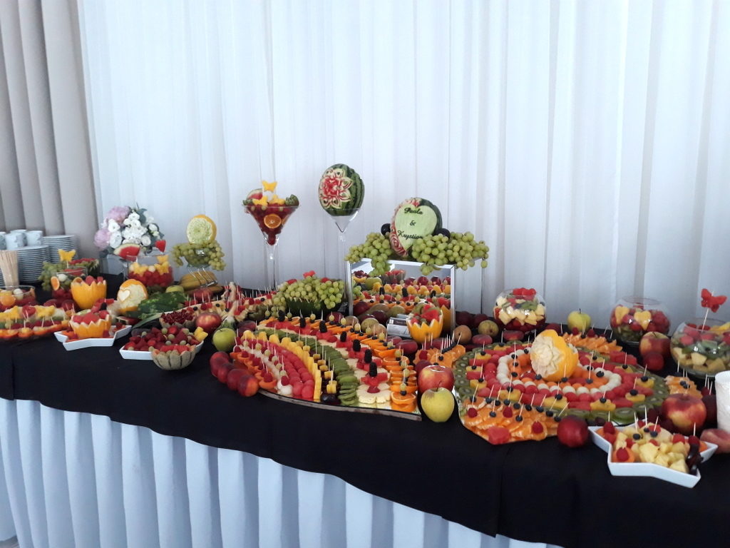 bufet owocowy, stół owocowy, dekoracje owocowe, fruit carving, fruit bar koło, konin, turek