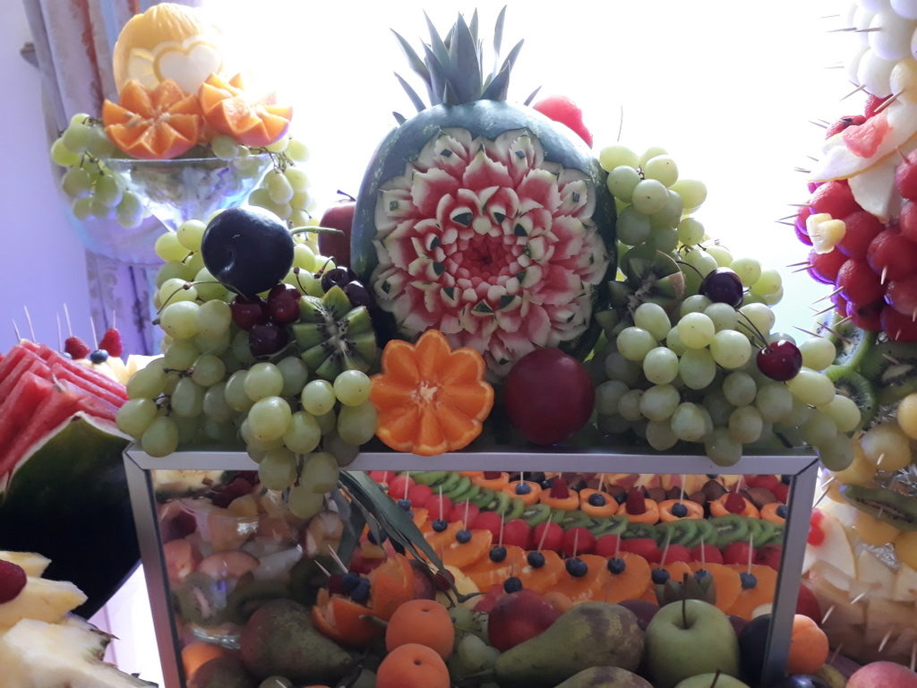 fontanna czekoladowa, fruit carving, stół z owocami, fruit bar Zajazd Europejski