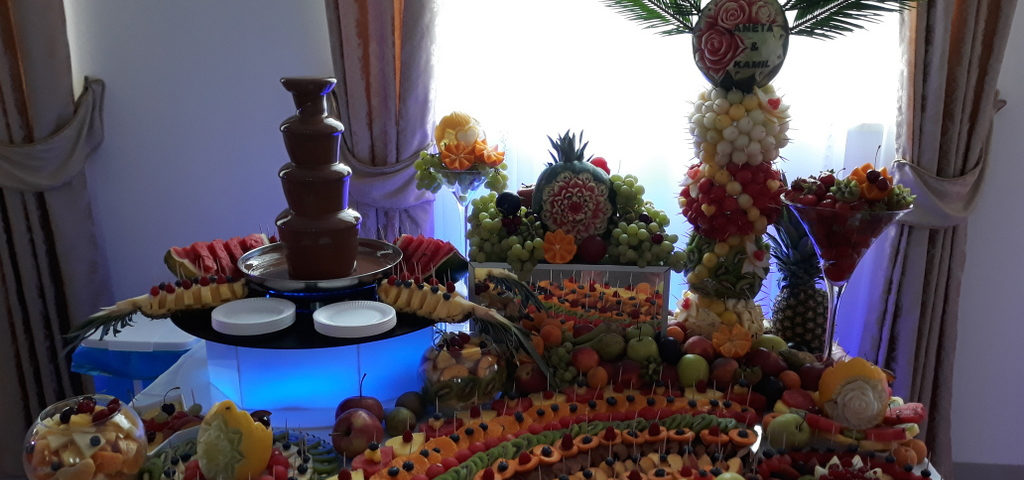 fontanna czekoladowa, stół owocowy, fruit bar, fruit carving Zajazd Europejski