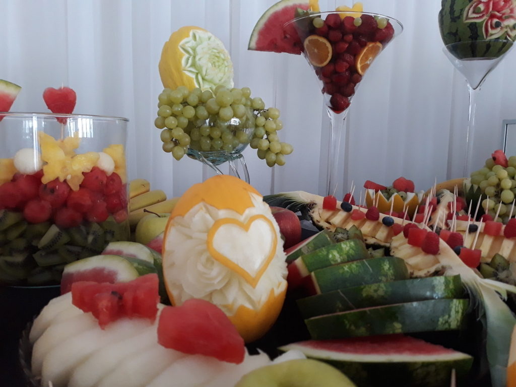 fruit carving, bufet owocowy, stół owocowy, dekoracje owocowe, fruit bar Kalisz