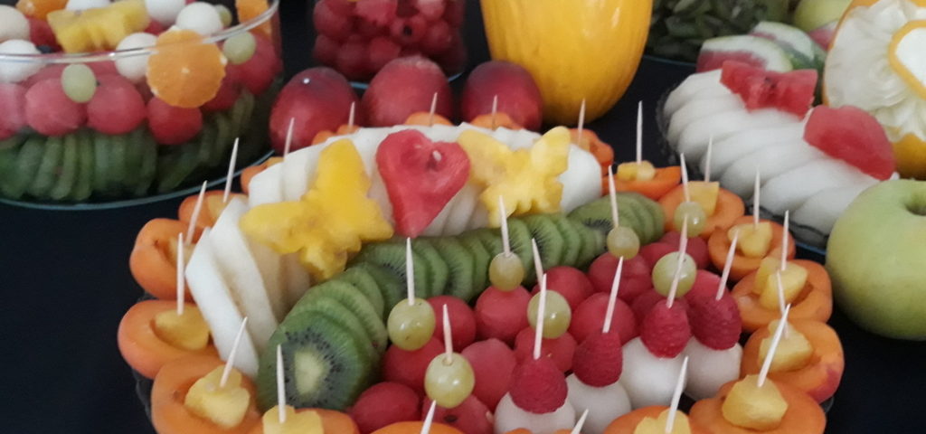 fruit carving, bufet owocowy, stół owocowy, dekoracje owocowe, fruit bar Poznań
