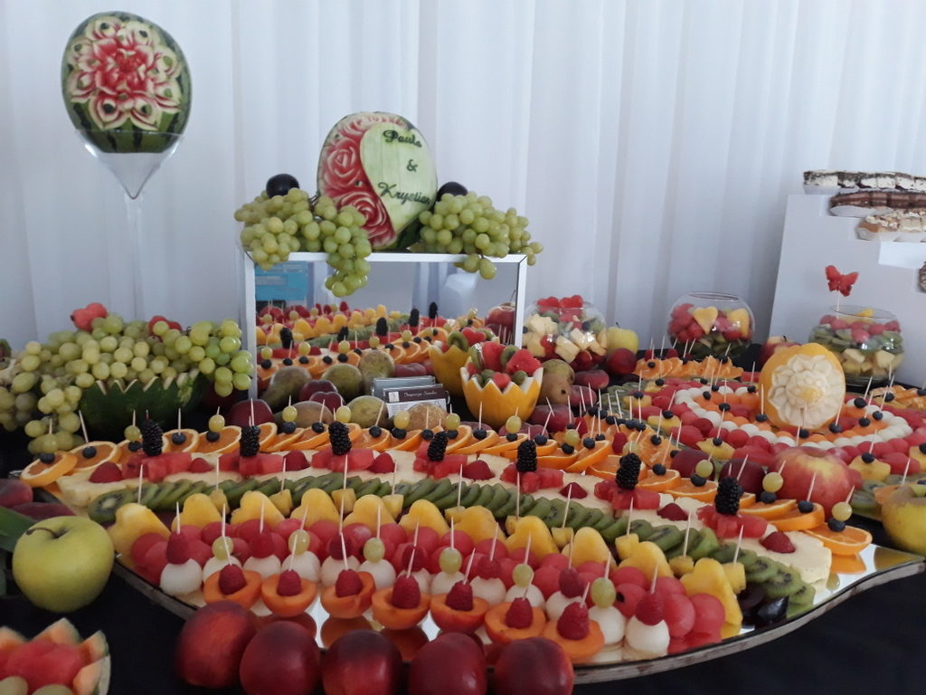 fruit carving, bufet owocowy, stół owocowy, dekoracje owocowe, fruit bar Września