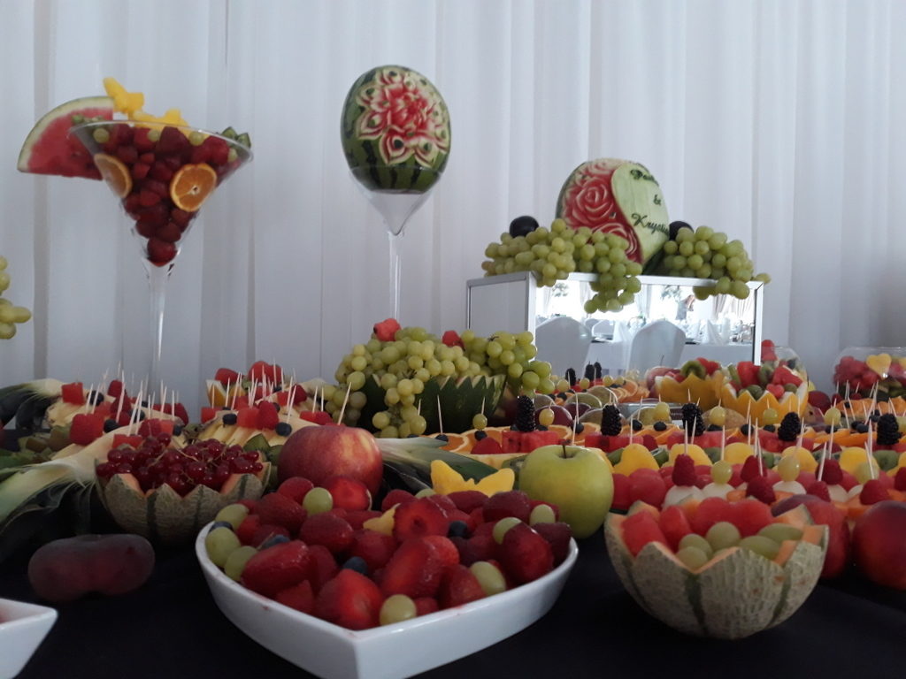 fruit carving, bufet owocowy, stół owocowy, dekoracje owocowe, fruit bar Łódź
