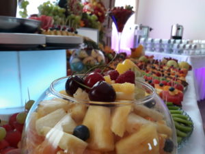 owoce na imprezę, owocowy bar, fruit bar, dekoracje owocowe Zajazd Europejski Turek