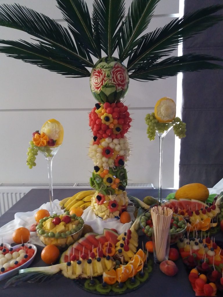 palma owocowa, fruit carving, dekoracje owocowe, fruit bar, stół owocowy Moran Spa Powidz
