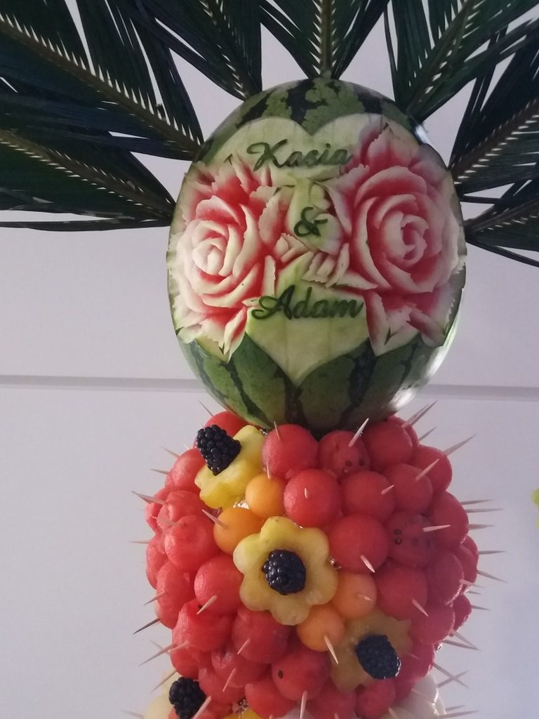 palma owocowa, fruit carving, dekoracje owocowe, stół owocowy Moran Spa Powidz