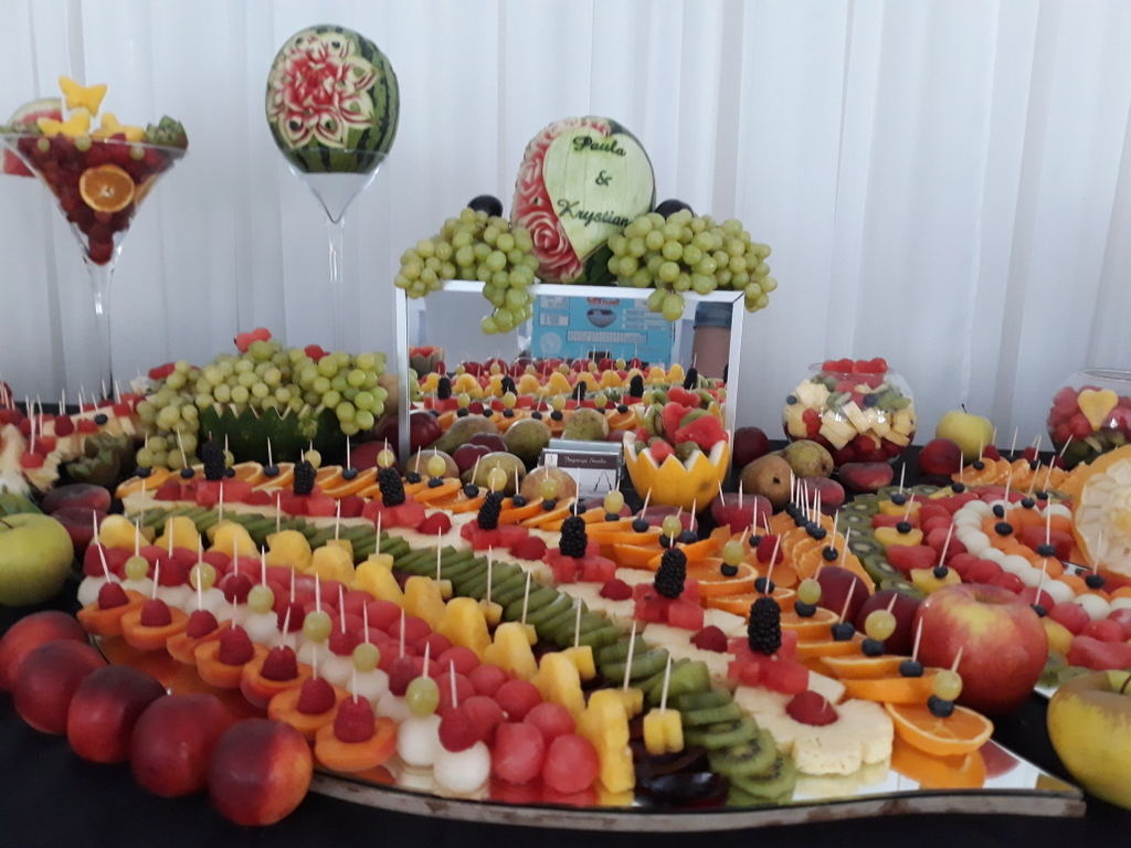 stół z owocami, fruit carving, bufet owocowy, stół owocowy, dekoracje owocowe, fruit bar Ligrana Palace