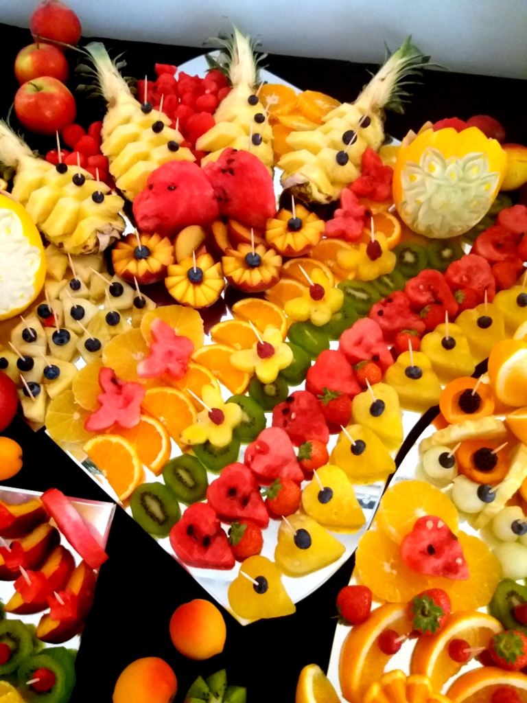 stół owocowy, fruit bar, fruit carving, dekoracje owocowe, fontanna czekoladowa, palma owocowa, Warszawa, Łódź, Turek, Konin, Kalisz