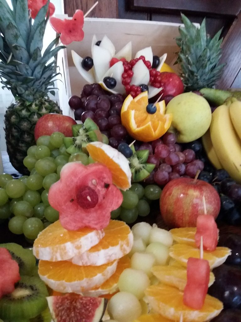 dekoracje owocowe, stół owocowy rustykalny, fontanna czekoladowa, palma owocowa, fruit carving, fruit bar Kalinka Przymiarki, Łódź