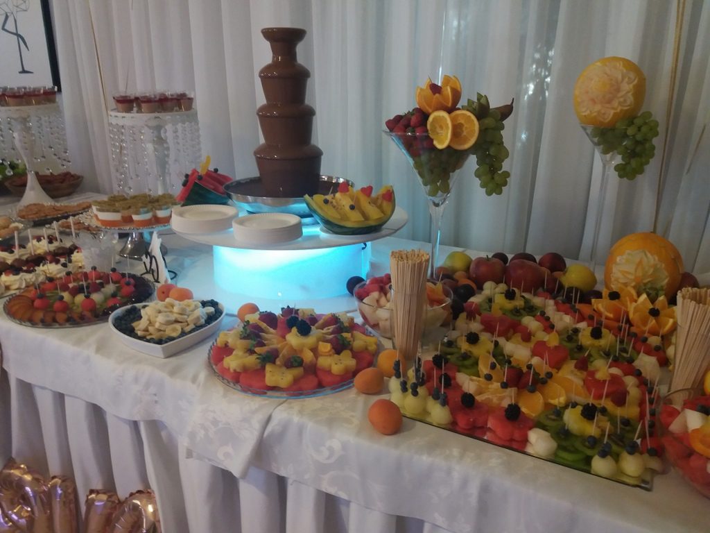 fontanna czekoladowa, fruit bar, palma owocowa, stół owocowy, dekoracje owocowe, fruit carving, Zacisze Domanin, Łódź, Kalisz, Turek