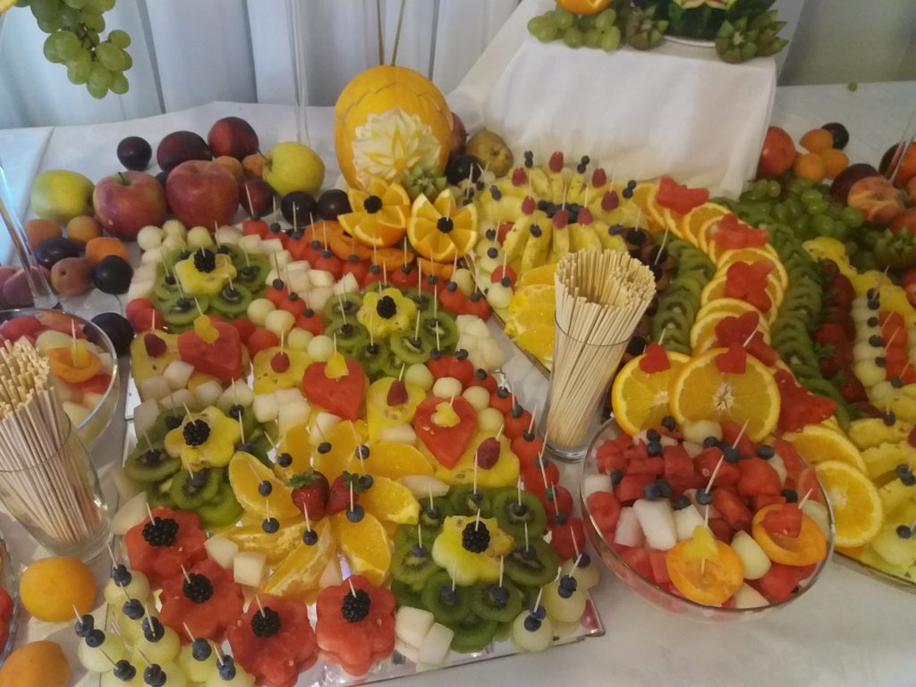 fruit bar, palma owocowa, fontanna czekoladowa, stół owocowy, dekoracje owocowe, fruit carving, Zacisze Domanin, Łódź, Kalisz, Turek