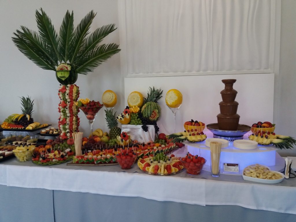 palma owocowa, stół owocowy, fontanna z czekoladą, fruit carving, fruit bar Czarny Staw Aleksandrów Łódzki