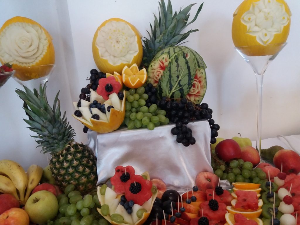 stół owocowy, fontanna z czekoladą, fruit carving, fruit bar Czarny Staw Aleksandrów Łódzki