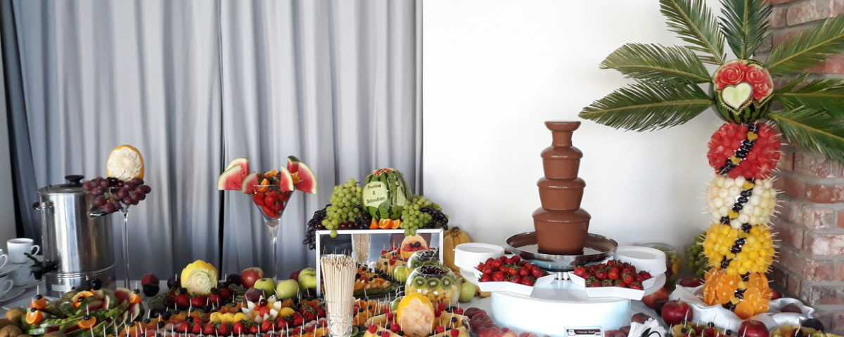 fontanna czekoladowa, stół owocowy, fruit carving, fruit bar, palma owocowa, dekoracje owocowe, bufet owocowy Łódź, Turek, Kalisz