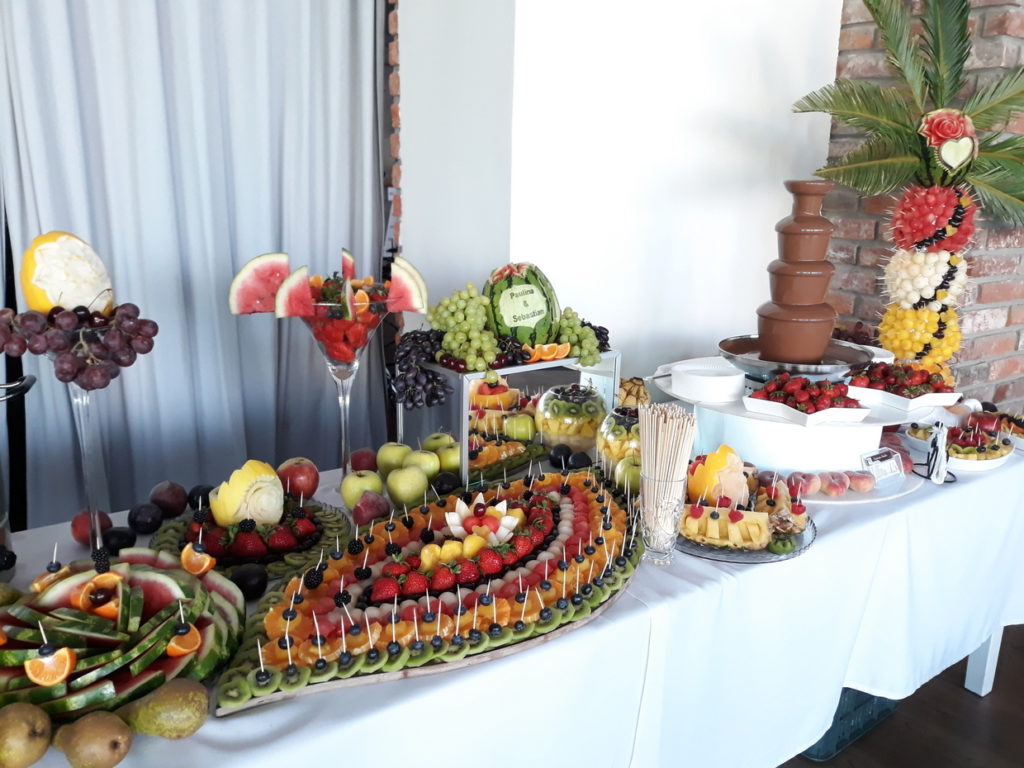 fontanna czekoladowa, stół owocowy, fruit carving, fruit bar, palma owocowa, dekoracje owocowe, bufet owocowy Łódź, Turek, Kalisz, Włocławek