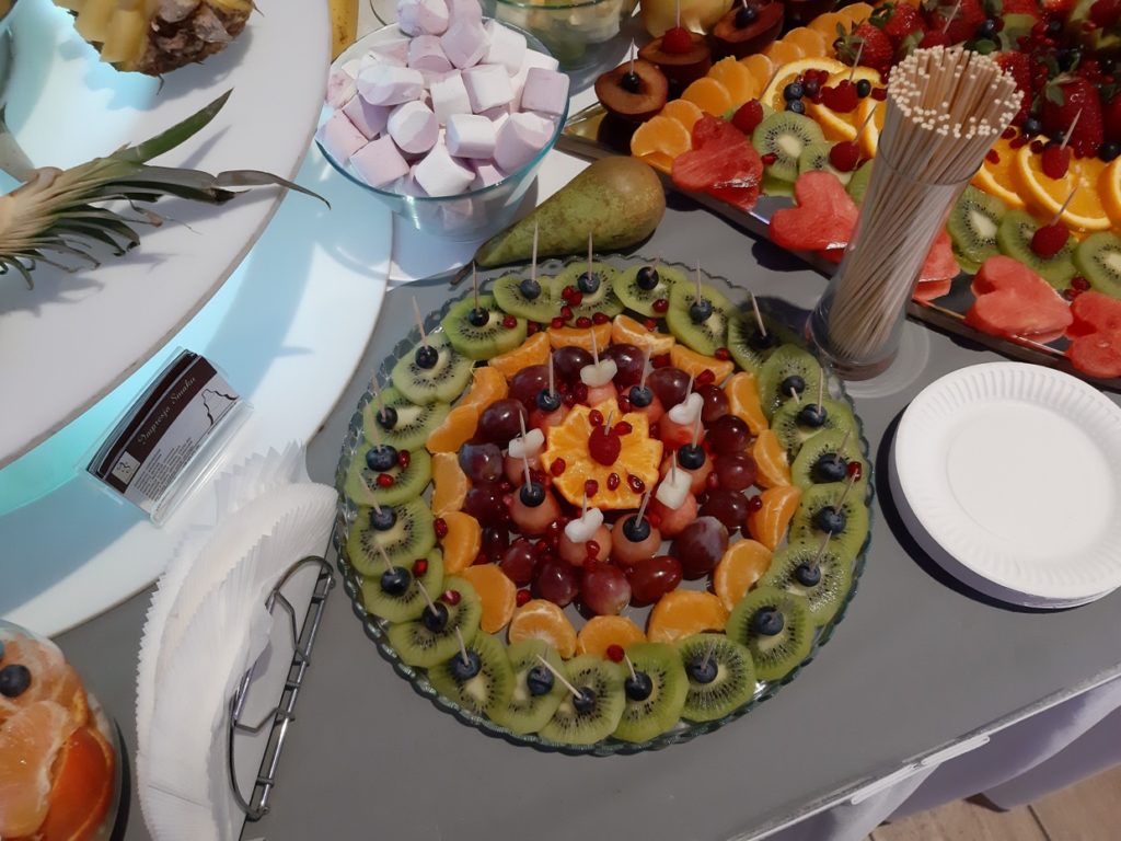 dekoracje owocowe, fruit carving, stół owocowy, fontanna czekoladowa, Konin, Turek, Słupca, Września